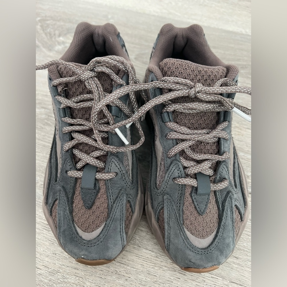 Yeezy 700 V2 Mauve
